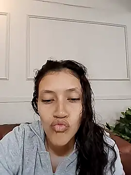 Snapshot of ArielBlossom___ chatting on October 2025 11:17:01 AM ArielBlossom online show from October 2025 11:17:01 AM