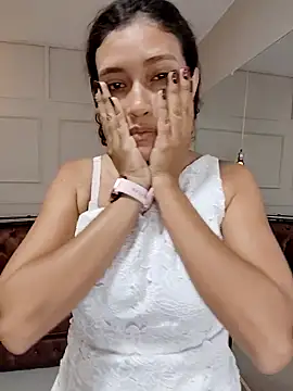 Snapshot of ArielBlossom___ chatting on October 2025 11:02:01 AM ArielBlossom online show from October 2025 11:02:01 AM