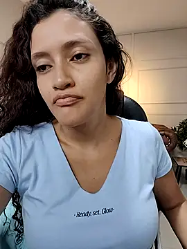 Snapshot of ArielBlossom___ chatting on October 2025 11:16:01 AM ArielBlossom online show from October 2025 11:16:01 AM