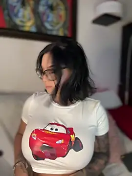 Snapshot of GabyMejiaa chatting on December 2025 01:13:01 AM GabyMejiaa online show from December 2025 01:13:01 AM