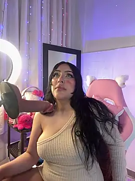 ashlynnlowe  online show from April 2026 10:43:02 PM