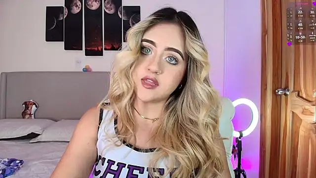 MaryMoon  online show from April 2026 11:18:01 PM