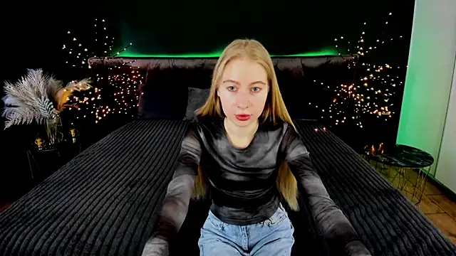 Alina Blonde online show from September 2025 12:04:02 PM