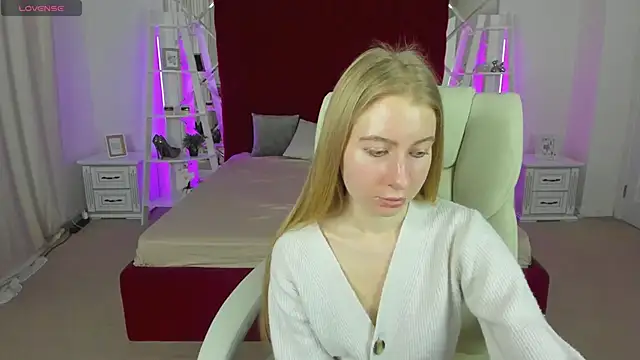 Alina Blonde online show from April 2026 12:29:02 PM