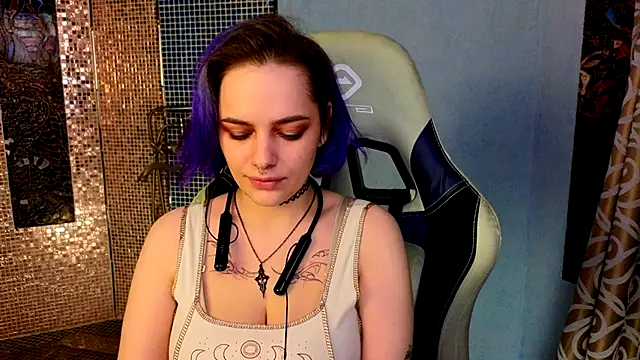 Eniferi online show from November 2025 01:04:01 PM