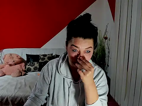 Soffy Skye online show from September 2025 03:32:02 AM