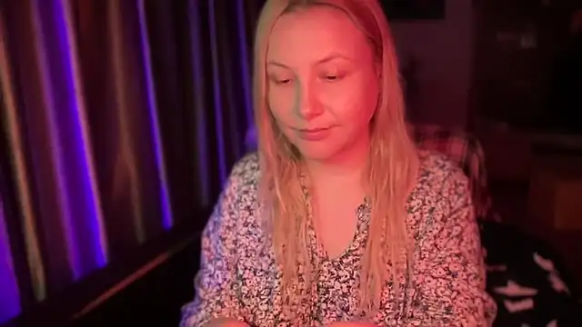 Snapshot of BikiHellena chatting on October 2025 11:28:02 PM BikiHellena online show from October 2025 11:28:02 PM