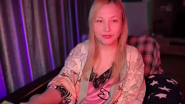 Snapshot of BikiHellena chatting on November 2025 06:35:02 AM BikiHellena online show from November 2025 06:35:02 AM