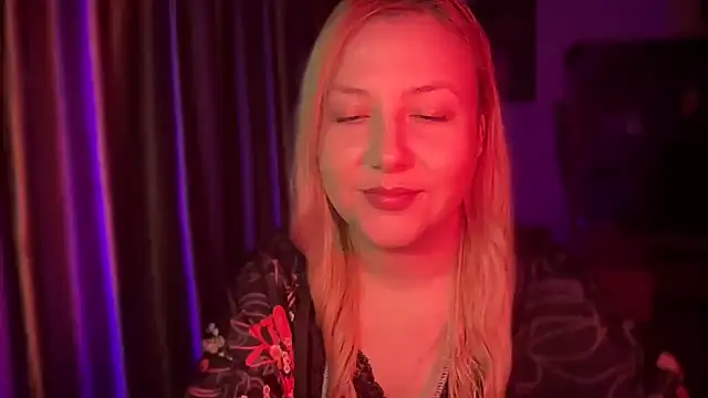 Snapshot of BikiHellena chatting on November 2025 03:05:02 AM BikiHellena online show from November 2025 03:05:02 AM