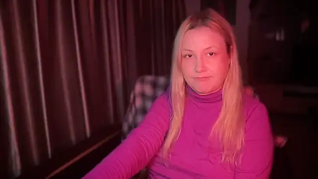 Snapshot of BikiHellena chatting on November 2025 07:04:02 PM BikiHellena online show from November 2025 07:04:02 PM