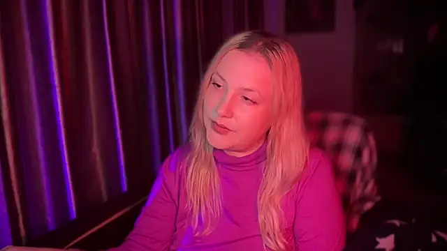 Snapshot of BikiHellena chatting on November 2025 12:24:01 AM BikiHellena online show from November 2025 12:24:01 AM