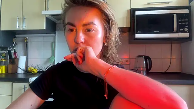 Snapshot of MartaLuna_ chatting on June 2026 09:40:01 AM MartaLuna online show from June 2026 09:40:01 AM