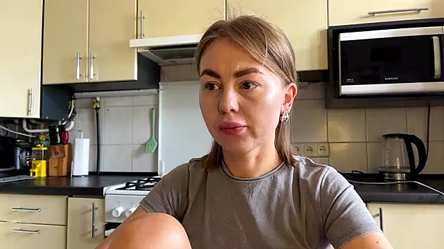 Snapshot of MartaLuna_ chatting on June 2026 08:30:02 AM MartaLuna online show from June 2026 08:30:02 AM