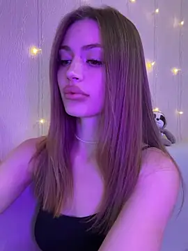 Elizabeth Tay online show from November 2025 04:50:01 PM