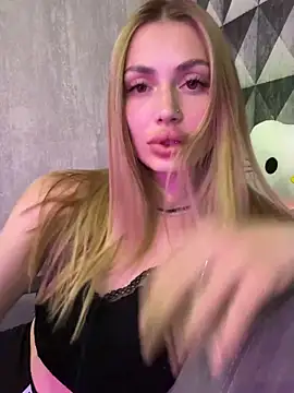 Elizabeth Tay online show from May 2026 06:49:01 PM