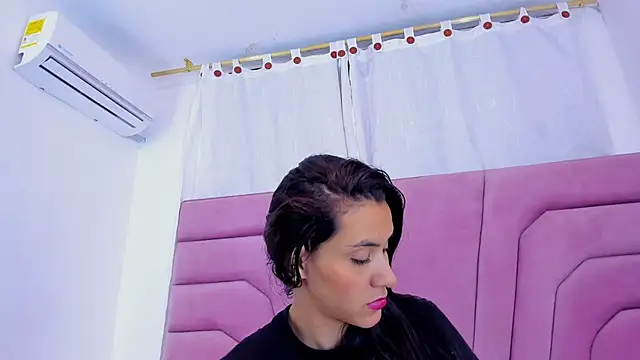 miajhonsonx online show from February 2026 08:07:02 PM