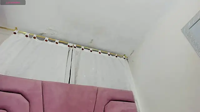 miajhonsonx online show from May 2026 02:44:01 PM