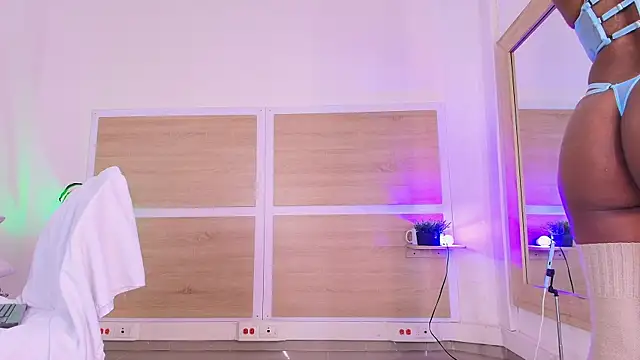 ValeryCortezm online show from January 2026 01:05:02 PM