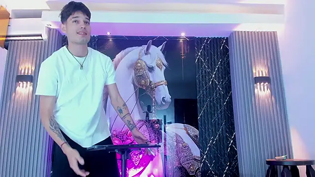 Iam Steven online show from November 2025 12:37:02 PM