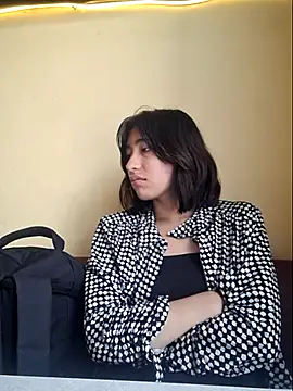 Sullyoonn online show from March 2026 05:51:02 PM