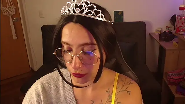 Snapshot of Miacatsito3 chatting on October 2025 01:18:01 AM Miacatsito3 online show from October 2025 01:18:01 AM