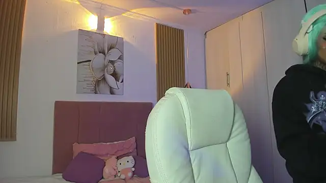 KoraRousee online show from October 2025 12:56:02 PM