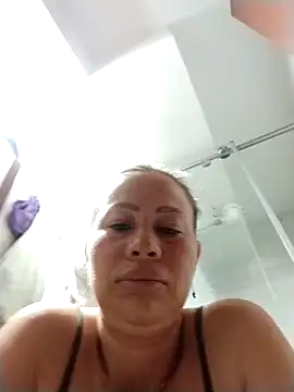 Snapshot of LaraCaliente chatting on September 2025 07:57:01 AM LaraCaliente online show from September 2025 07:57:01 AM