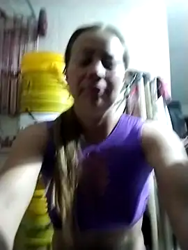 Snapshot of LaraCaliente chatting on October 2025 09:07:02 AM LaraCaliente online show from October 2025 09:07:02 AM