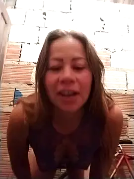 Snapshot of LaraCaliente chatting on October 2025 07:05:02 AM LaraCaliente online show from October 2025 07:05:02 AM