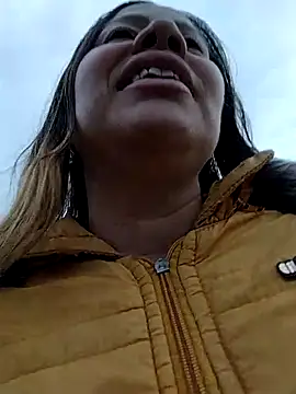 Snapshot of LaraCaliente chatting on October 2025 09:28:02 PM LaraCaliente online show from October 2025 09:28:02 PM