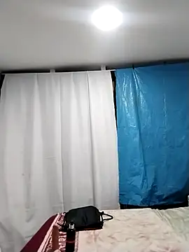 Snapshot of LaraCaliente chatting on October 2025 12:30:02 AM LaraCaliente online show from October 2025 12:30:02 AM