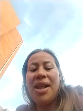 Snapshot of LaraCaliente chatting on October 2025 10:23:02 PM LaraCaliente online show from October 2025 10:23:02 PM