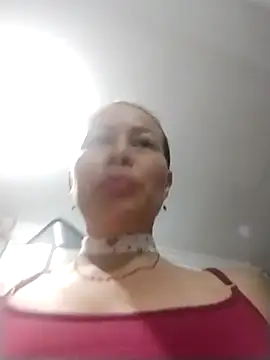 Snapshot of LaraCaliente chatting on January 2026 01:52:02 AM LaraCaliente online show from January 2026 01:52:02 AM