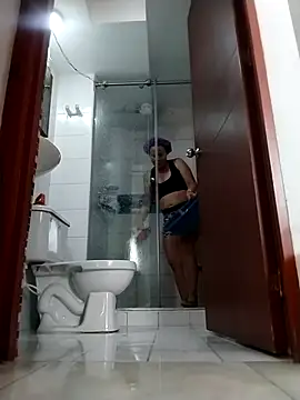 Snapshot of LaraCaliente chatting on January 2026 04:01:01 PM LaraCaliente online show from January 2026 04:01:01 PM