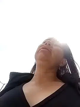 Snapshot of LaraCaliente chatting on February 2026 04:22:02 PM LaraCaliente online show from February 2026 04:22:02 PM