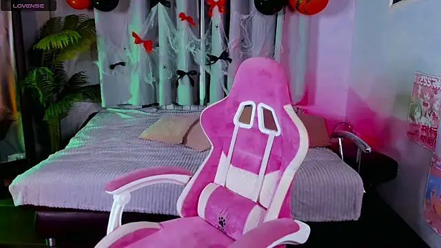 Snapshot of KatrinaBlaze chatting on October 2025 07:38:02 AM KatrinaBlaze online show from October 2025 07:38:02 AM