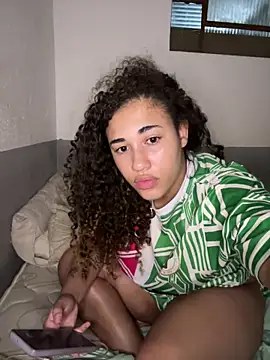 Snapshot of CasalMaldoso01 chatting on October 2025 01:33:02 AM CasalMaldoso01 online show from October 2025 01:33:02 AM