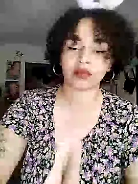 Snapshot of Julie_wallace chatting on November 2025 09:03:01 PM Julie wallace online show from November 2025 09:03:01 PM