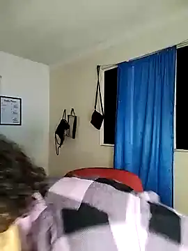 Snapshot of Julie_wallace chatting on November 2025 04:40:01 PM Julie wallace online show from November 2025 04:40:01 PM