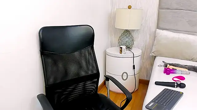 Snapshot of AlissaSpellman chatting on November 2025 11:04:02 PM AlissaSpellman online show from November 2025 11:04:02 PM