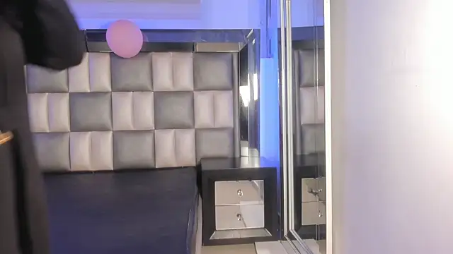 abbiecollins js online show from November 2025 03:29:02 AM