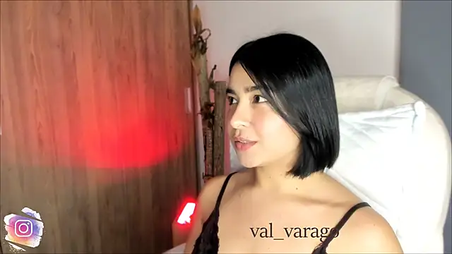 Snapshot of val_varago chatting on April 2026 05:02:02 AM val varago online show from April 2026 05:02:02 AM