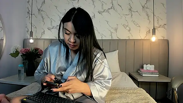 Amber Santana online show from November 2025 09:03:01 PM