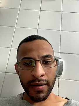 Snapshot of pauzudomoreno1 chatting on December 2025 07:18:01 PM pauzudomoreno1 online show from December 2025 07:18:01 PM