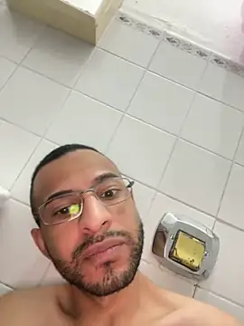 Snapshot of pauzudomoreno1 chatting on December 2025 01:44:01 AM pauzudomoreno1 online show from December 2025 01:44:01 AM