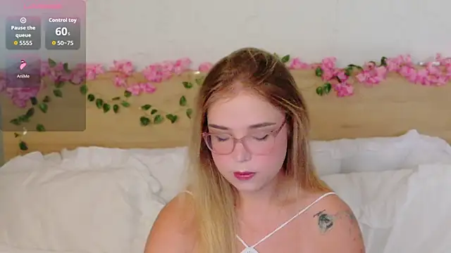 Lilith Bonheur online show from December 2025 10:04:02 PM