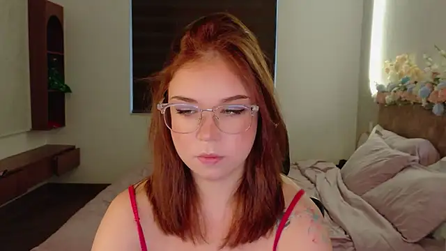 Snapshot of Lilith_Bonheur chatting on May 2026 10:17:01 PM Lilith Bonheur online show from May 2026 10:17:01 PM