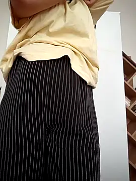 Snapshot of elif25 chatting on October 2025 11:16:01 AM elif25 online show from October 2025 11:16:01 AM