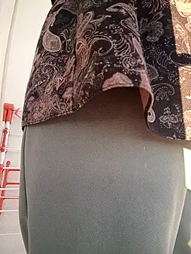 Snapshot of elif25 chatting on October 2025 02:05:02 PM elif25 online show from October 2025 02:05:02 PM