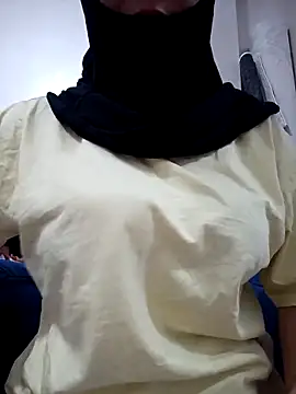 Snapshot of elif25 chatting on October 2025 09:28:02 PM elif25 online show from October 2025 09:28:02 PM